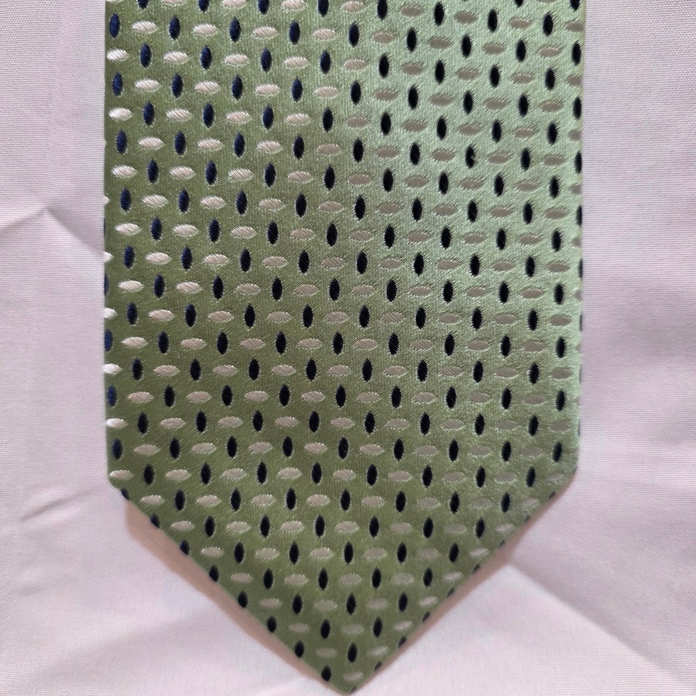 Tommy Hilfiger Mens Silk Necktie Green Geometric Pattern Made in USA - Picture 2 of 5